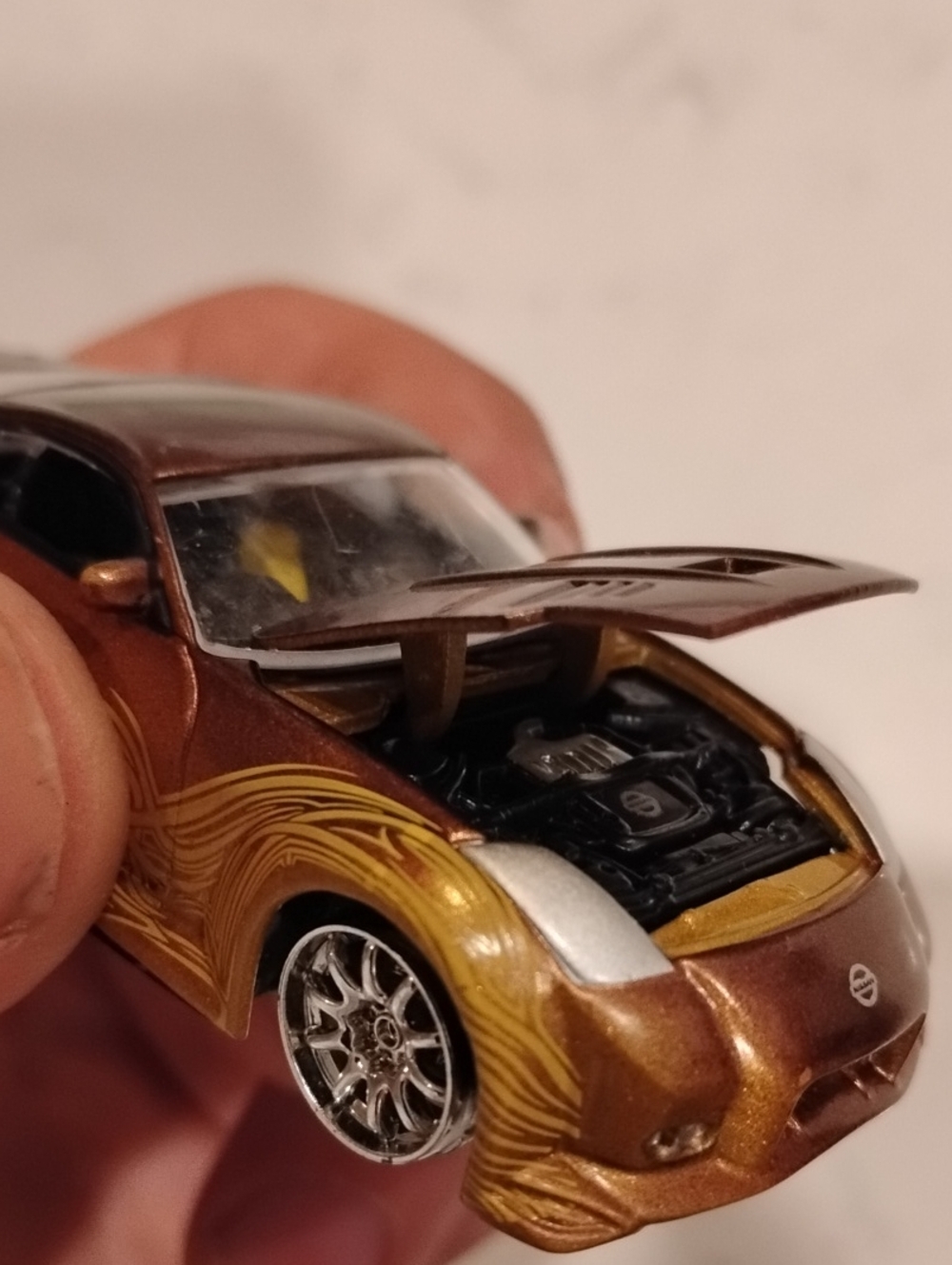 Nissan 350Z In Metallic Bronze (No Tires) - Picture 14 of 14